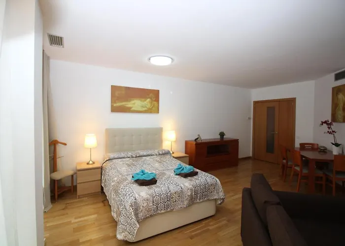 Проживание в семье Gran Via Барселона